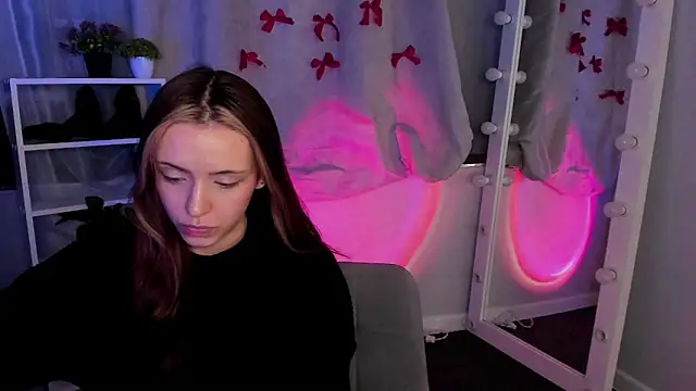 Snapshot of Sahara_Shields chatting on March 2025 01:18:01 PM Sahara Shields online show from March 2025 01:18:01 PM