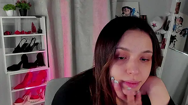 Snapshot of Sahara_Shields chatting on December 2025 10:20:01 AM Sahara Shields online show from December 2025 10:20:01 AM