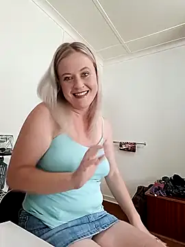 Snapshot of Vintasia chatting on December 2025 11:18:01 AM Vintasia online show from December 2025 11:18:01 AM