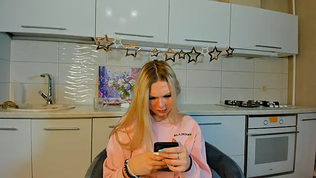 SynnoveEyre online show from February 2025 06:13:02 PM