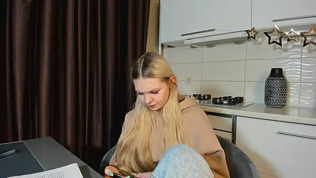 SynnoveEyre online show from February 2025 02:48:02 PM