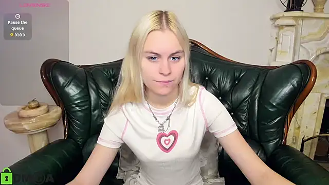 HillEva online show from October 2025 07:05:02 AM