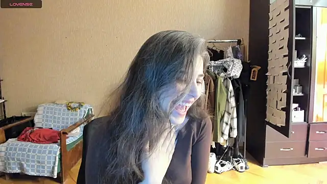 Snapshot of _Roselina_ chatting on May 2026 05:31:01 PM Roselina online show from May 2026 05:31:01 PM
