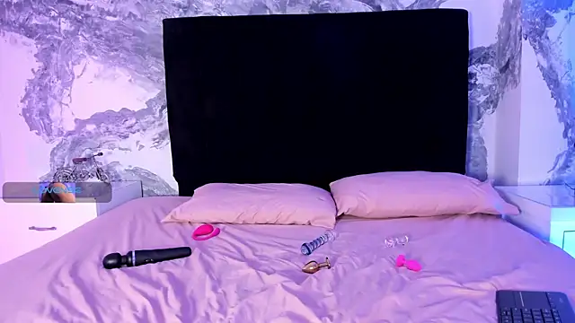 EthaanCox online show from June 2026 04:58:02 AM