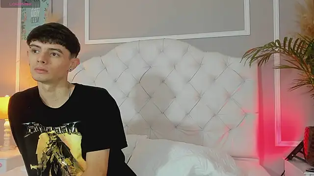 Snapshot of connor_and_angel chatting on March 2025 05:18:01 PM connor and angel online show from March 2025 05:18:01 PM