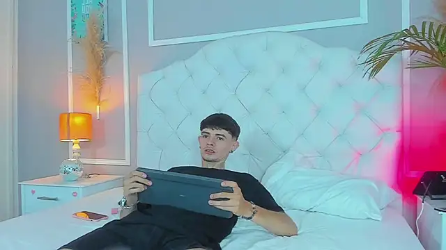 Snapshot of connor_and_angel chatting on March 2025 05:09:01 PM connor and angel online show from March 2025 05:09:01 PM