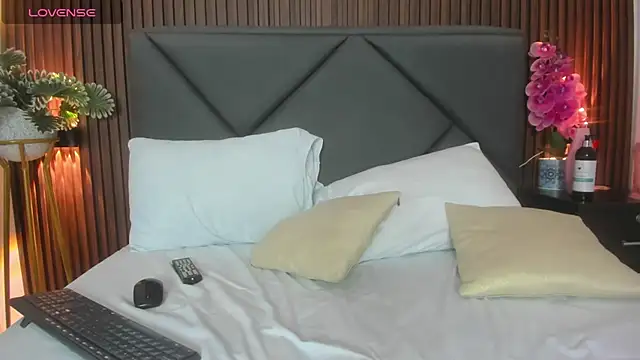 emmily taylor  online show from March 2025 10:02:02 PM