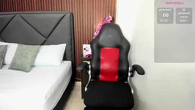 emmily taylor  online show from March 2025 07:09:01 PM