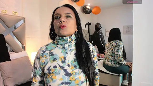 Snapshot of raquell_moore chatting on October 2025 12:04:02 PM raquell moore online show from October 2025 12:04:02 PM