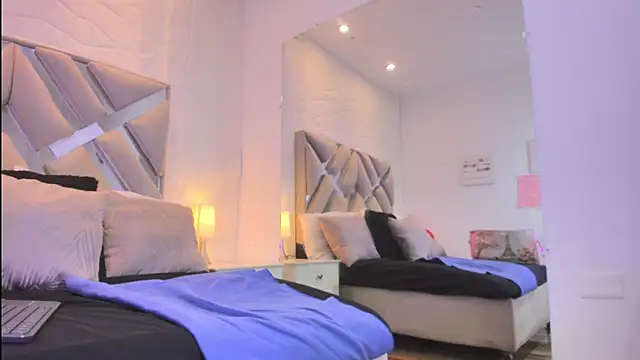 raquell moore online show from April 2026 12:45:02 PM