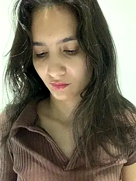 Bella still online show from September 2025 12:52:02 PM