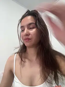 Bella still online show from February 2026 01:44:01 PM