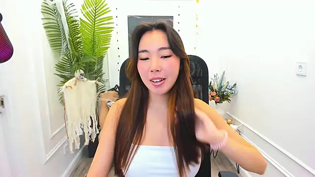 AnnaReyla online show from October 2025 04:24:01 AM