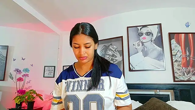 loretahorny online show from March 2026 12:43:02 PM