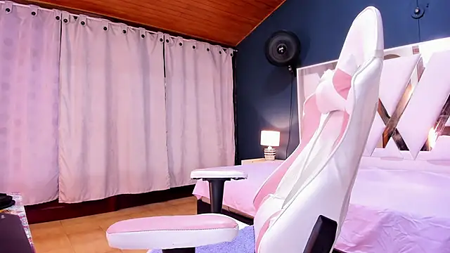 Alondra Cutie online show from January 2025 06:21:01 PM