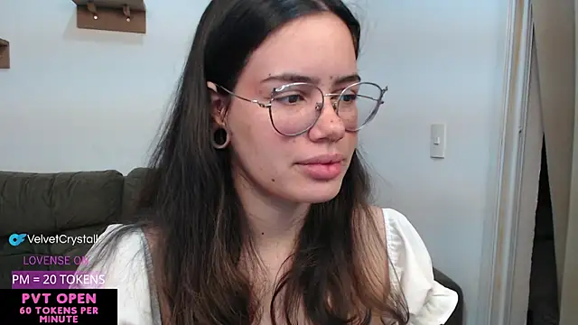 Snapshot of crystalll_room chatting on September 2025 02:48:01 AM crystalll room online show from September 2025 02:48:01 AM