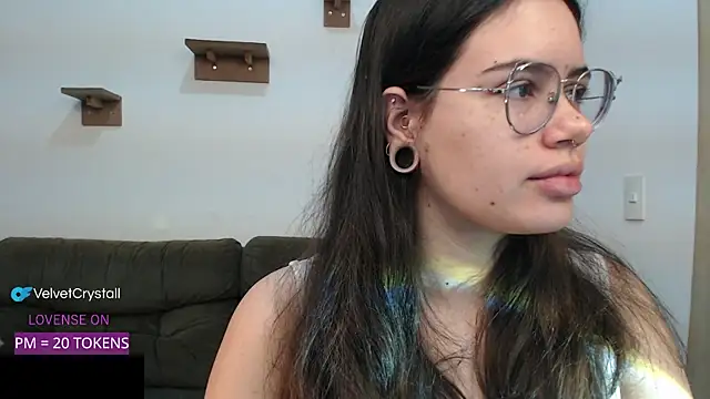 Snapshot of crystalll_room chatting on September 2025 06:50:02 AM crystalll room online show from September 2025 06:50:02 AM