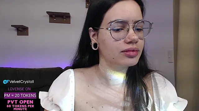Snapshot of crystalll_room chatting on September 2025 05:35:02 AM crystalll room online show from September 2025 05:35:02 AM