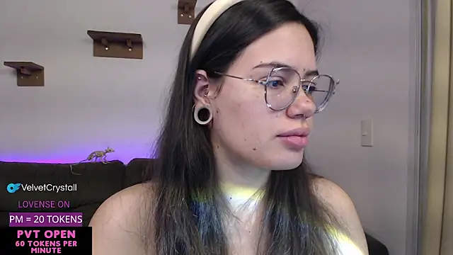 Snapshot of crystalll_room chatting on October 2025 05:57:02 AM crystalll room online show from October 2025 05:57:02 AM