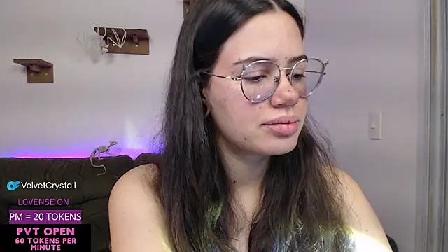 Snapshot of crystalll_room chatting on October 2025 06:56:01 AM crystalll room online show from October 2025 06:56:01 AM