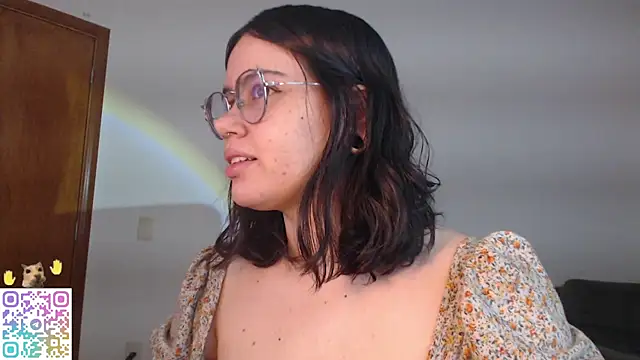 Snapshot of crystalll_room chatting on July 2026 02:28:01 AM crystalll room online show from July 2026 02:28:01 AM