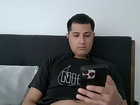 PerroDemonioHot online show from April 2026 09:31:01 PM
