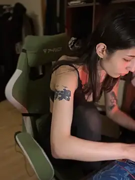 mollyEXD online show from December 2025 06:04:02 PM