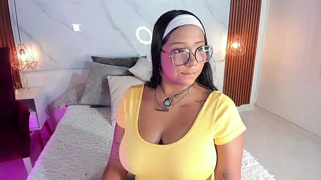 Snapshot of isabella_zc chatting on April 2026 03:50:02 PM isabella zc online show from April 2026 03:50:02 PM