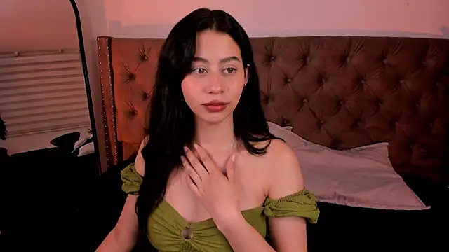 Snapshot of hannah_brady chatting on March 2025 12:10:02 AM hannah brady online show from March 2025 12:10:02 AM