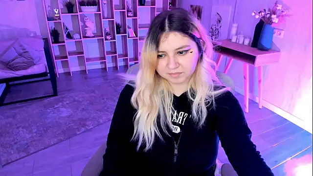 DiaAngell online show from November 2025 07:50:01 AM