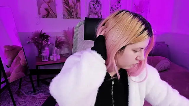 DiaAngell online show from February 2026 07:21:02 PM