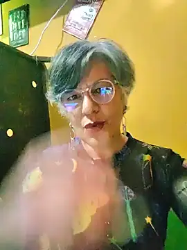 Snapshot of ilonna2025 chatting on June 2026 11:28:01 PM ilonna2025 online show from June 2026 11:28:01 PM