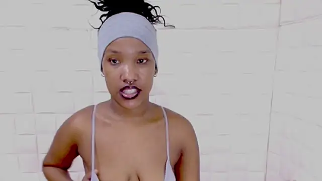 EroticSexyPrada online show from April 2026 06:10:01 PM