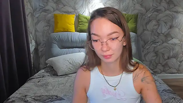 Snapshot of SusannJohnson chatting on June 2026 12:37:01 AM SusannJohnson online show from June 2026 12:37:01 AM