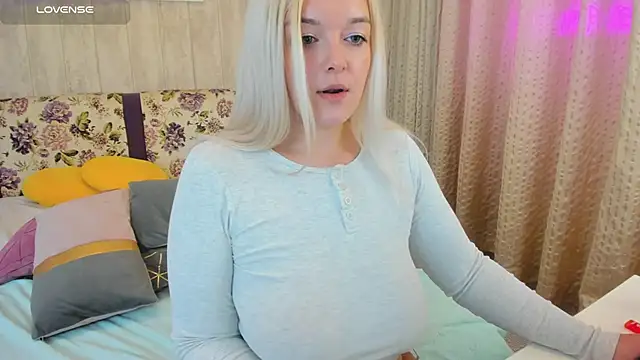 Snapshot of Misty__Fox chatting on January 2025 03:26:01 AM Misty  Fox online show from January 2025 03:26:01 AM
