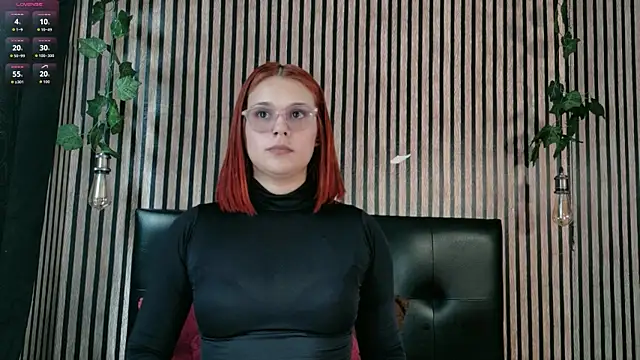 Snapshot of Sophie_new25 chatting on November 2025 02:02:01 PM Sophie new25 online show from November 2025 02:02:01 PM