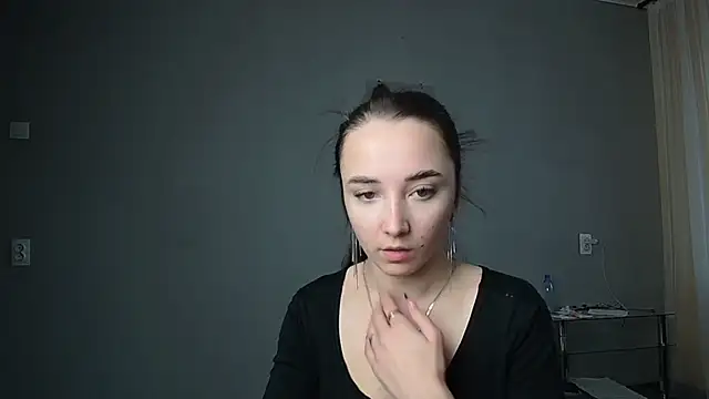 Eva Gloryy online show from March 2025 03:36:02 PM