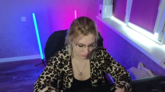 Snapshot of HotBrandyX chatting on March 2025 03:43:01 AM HotBrandyX online show from March 2025 03:43:01 AM