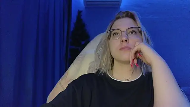 Snapshot of HotBrandyX chatting on December 2025 12:32:01 PM HotBrandyX online show from December 2025 12:32:01 PM