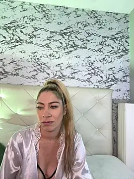 viktoria davis  online show from February 2025 09:47:02 PM