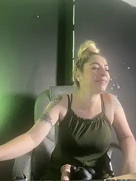 viktoria davis  online show from March 2025 01:48:01 AM