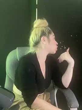 viktoria davis  online show from March 2025 02:46:02 AM