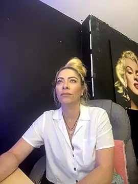 viktoria davis  online show from December 2025 12:19:01 AM