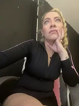 viktoria davis  online show from February 2026 11:34:02 PM