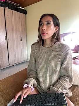 zoe storm online show from April 2026 09:49:02 PM