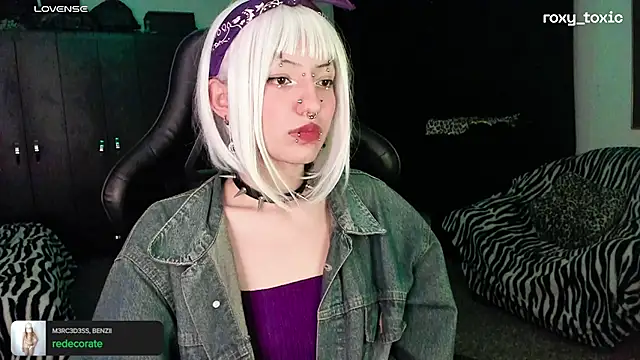 roxy toxic online show from October 2025 01:36:02 AM