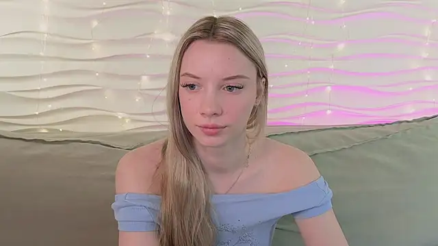 Snapshot of katt__y chatting on February 2026 05:04:01 AM katt y online show from February 2026 05:04:01 AM