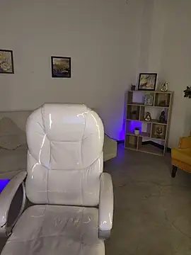 Nicole Foxx  online show from November 2025 07:37:01 PM