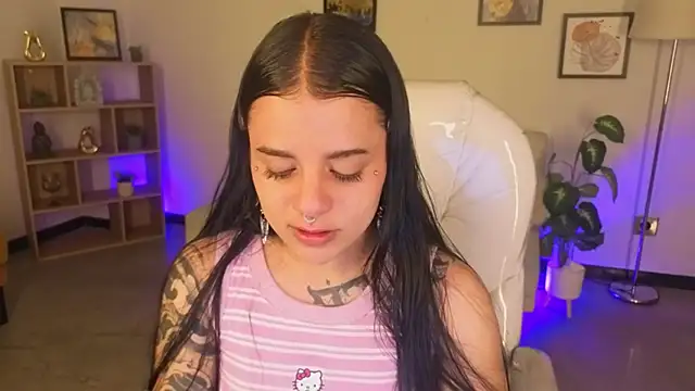 Nicole Foxx  online show from November 2025 08:20:01 PM