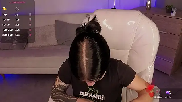 Nicole Foxx  online show from March 2026 06:33:01 PM